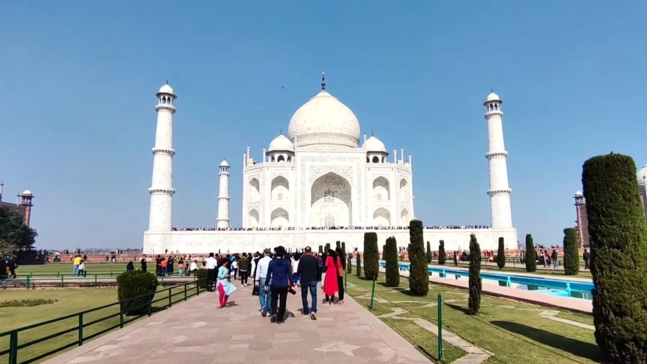 Taj mahal history in hindi